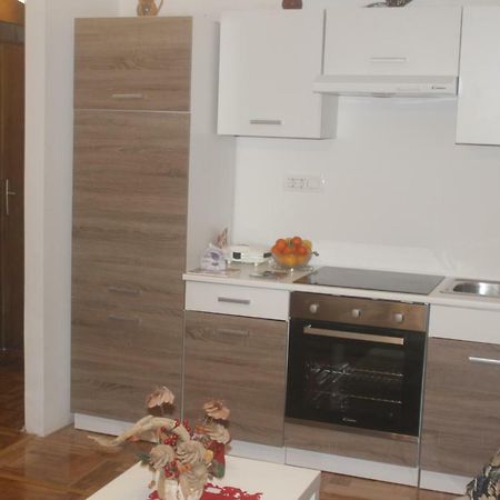Apartman Jadranka Njivice Buitenkant foto