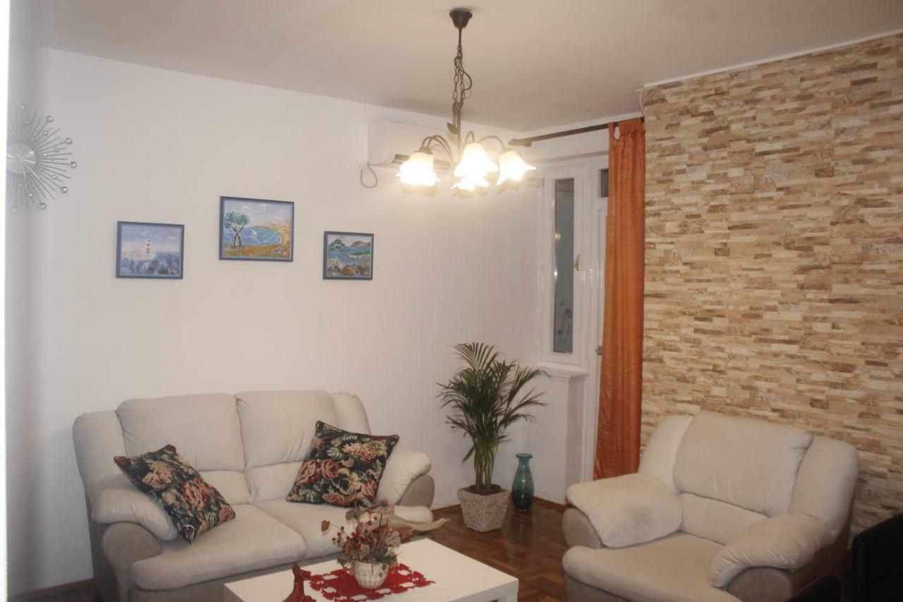 Apartman Jadranka Njivice Buitenkant foto