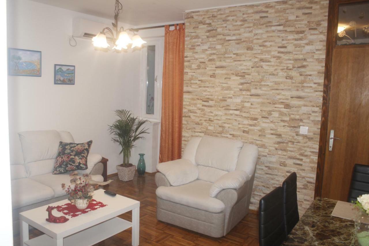 Apartman Jadranka Njivice Buitenkant foto